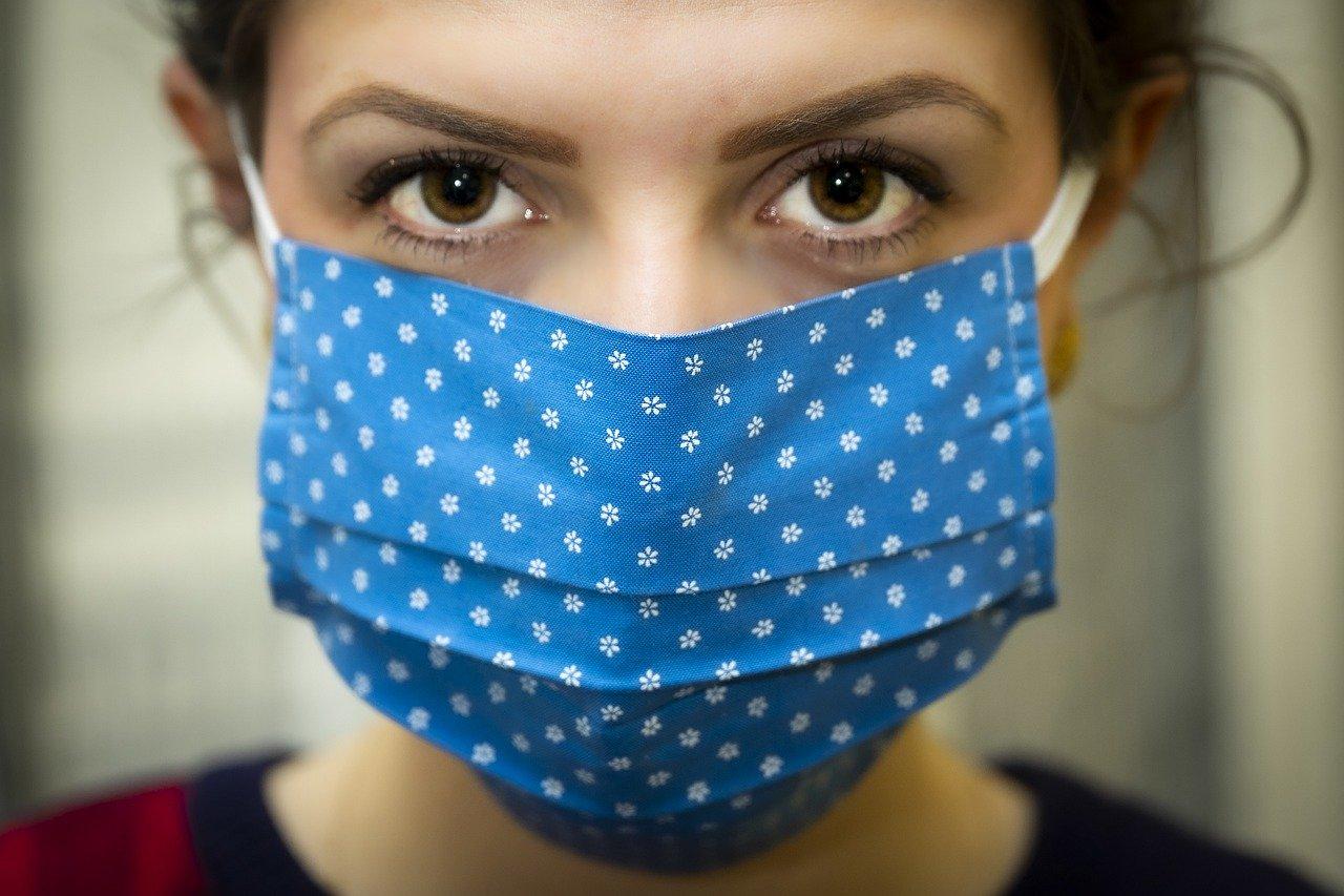 Вчені назвали тканину, маска з якої найкраще захищає від коронавірусу